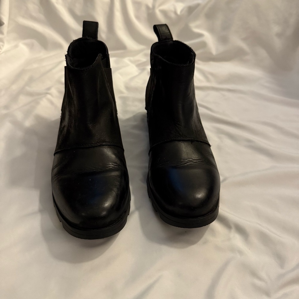 Like New Sorel Emelie I Waterproof Leather Chelsea Boot - Picture 6 of 8